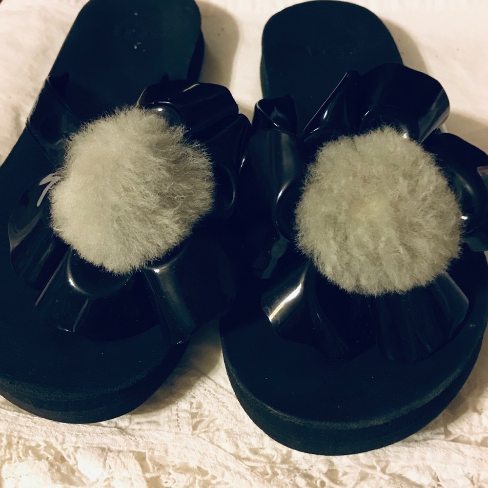 UGG Pom Pom Flip Flop Slippers Size 6